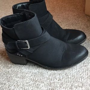White mountain ankle boots